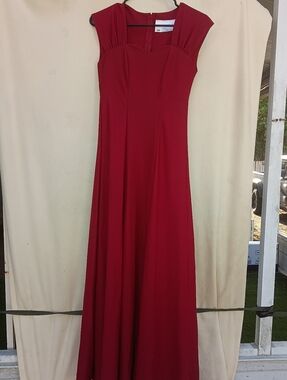 Women's Crimson Maxi Dress with Sweetheart Neckline